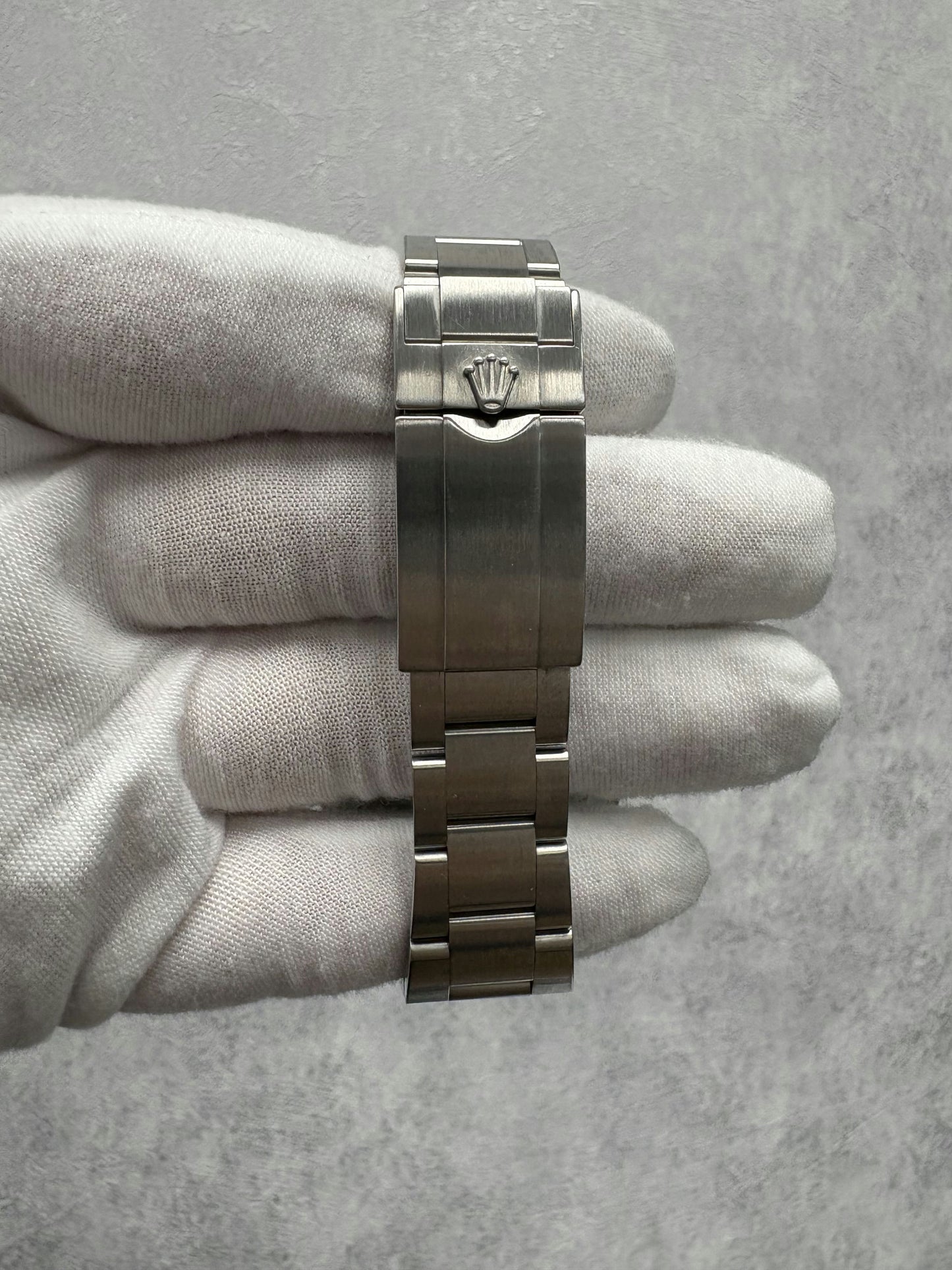 Rolex Explorer 214270 with Card