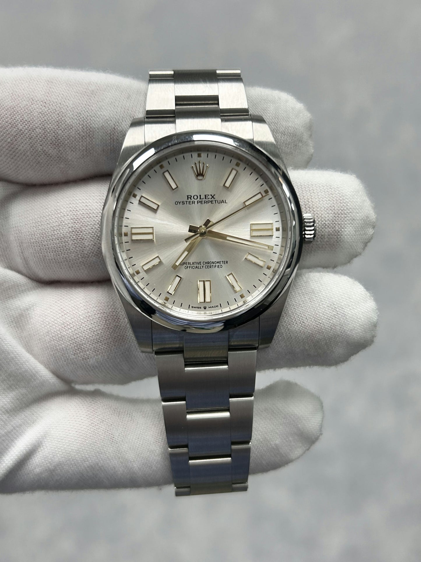 Rolex Oyster Perpetual 41 124300 with Card