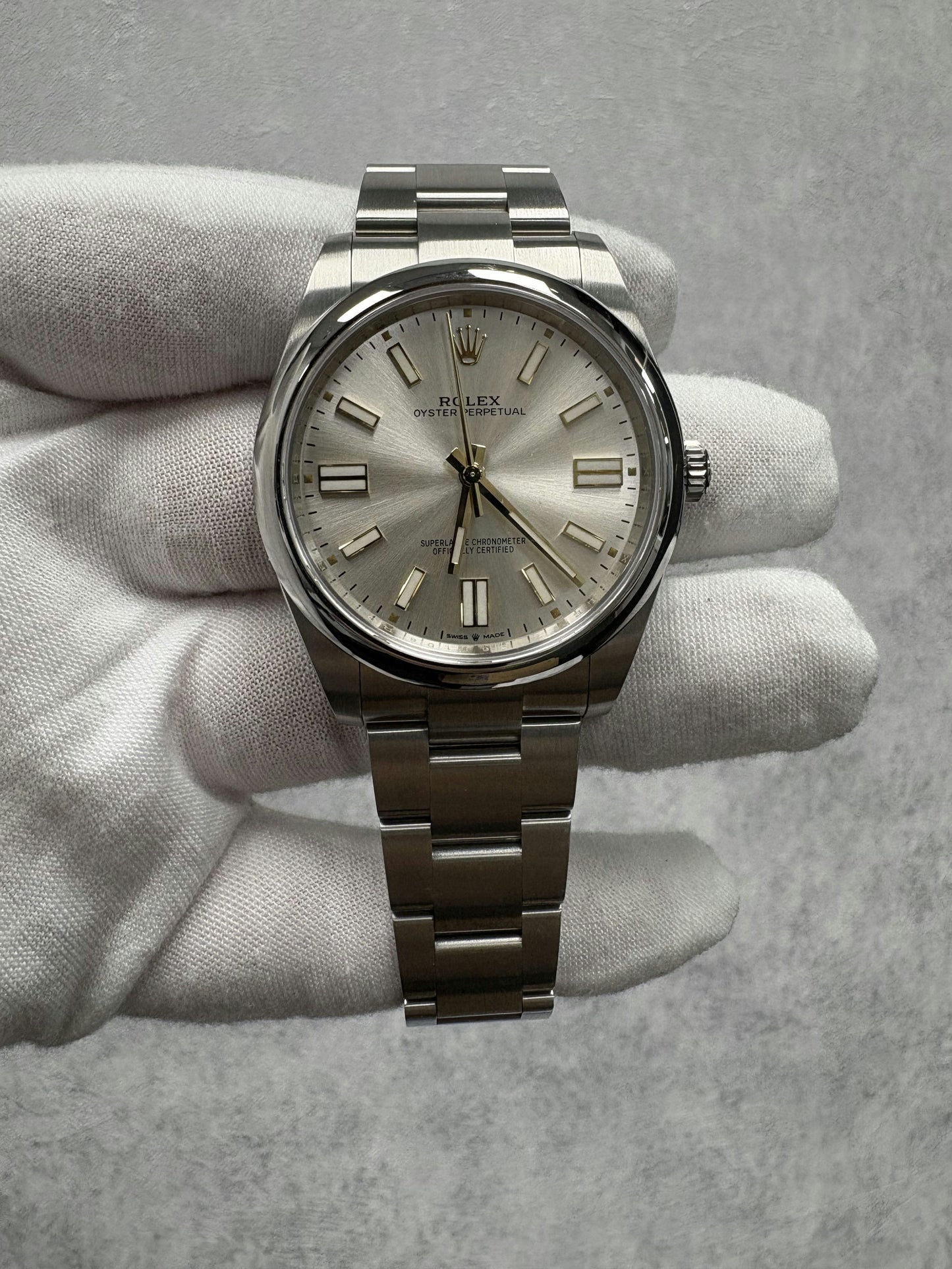 Rolex Oyster Perpetual 41 124300 with Card