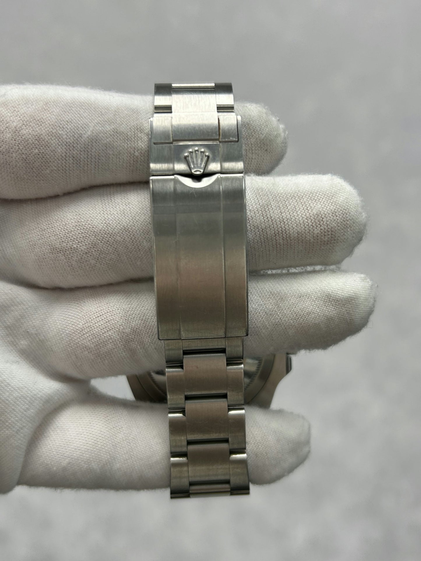 Rolex Submariner 124060 with Card