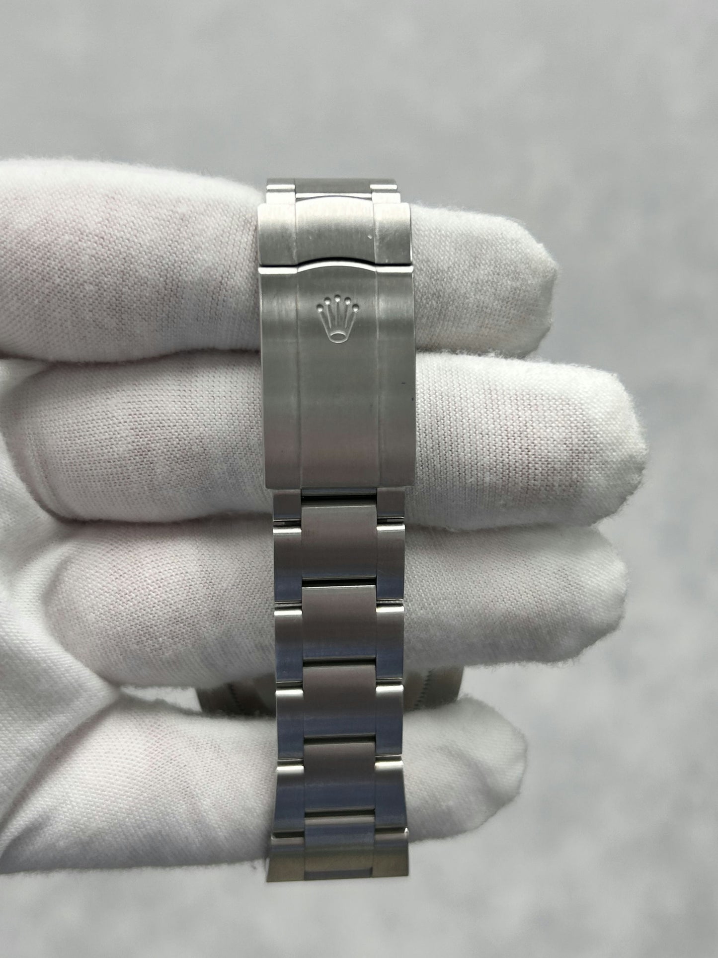 Rolex Oyster Perpetual 41 124300 with Card