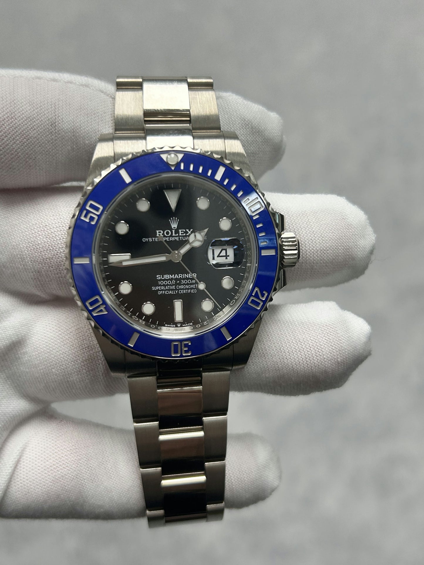 Rolex Submariner 126619LB with Card