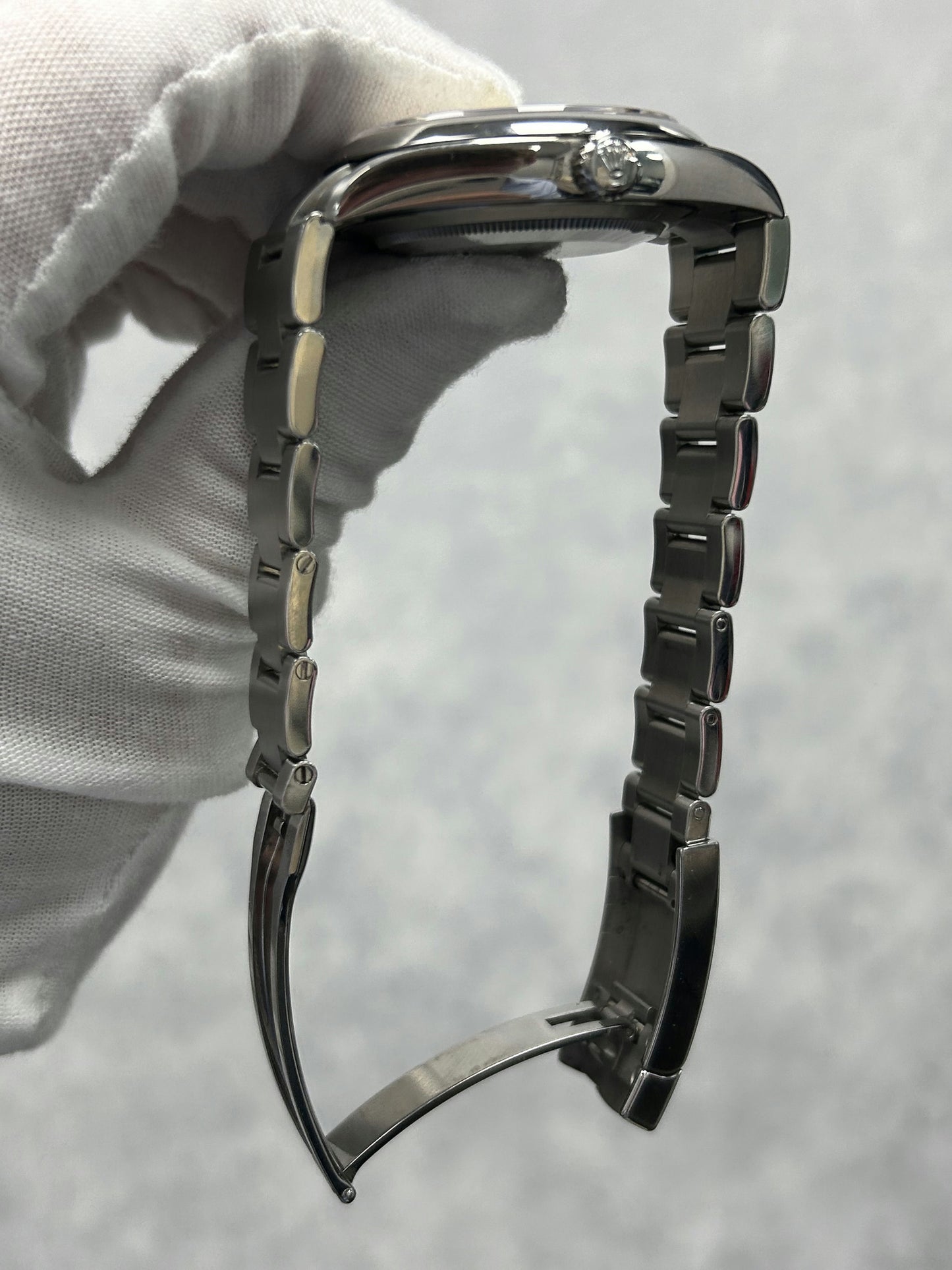 Rolex Oyster Perpetual 41 124300 with Card